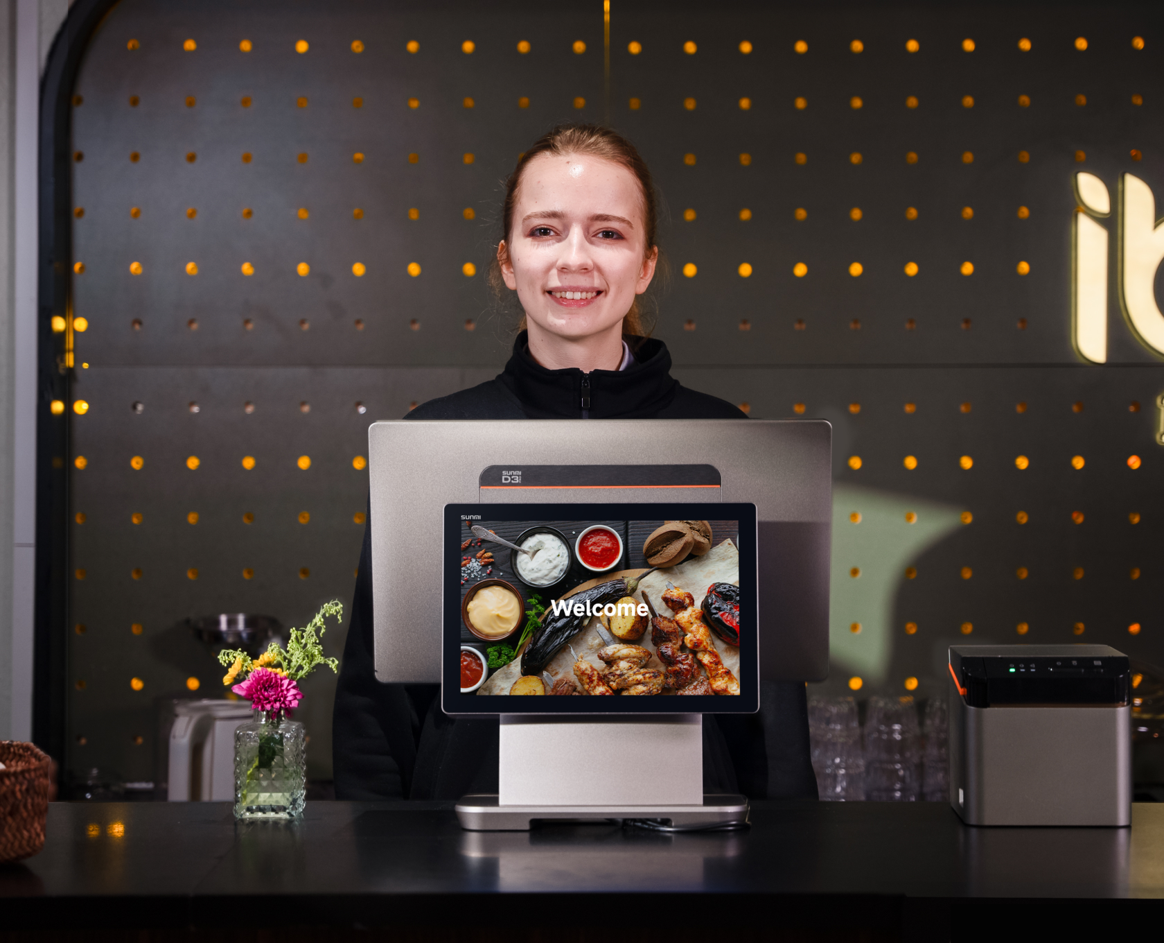 SUNMI D3 PRO at hospitality front counter