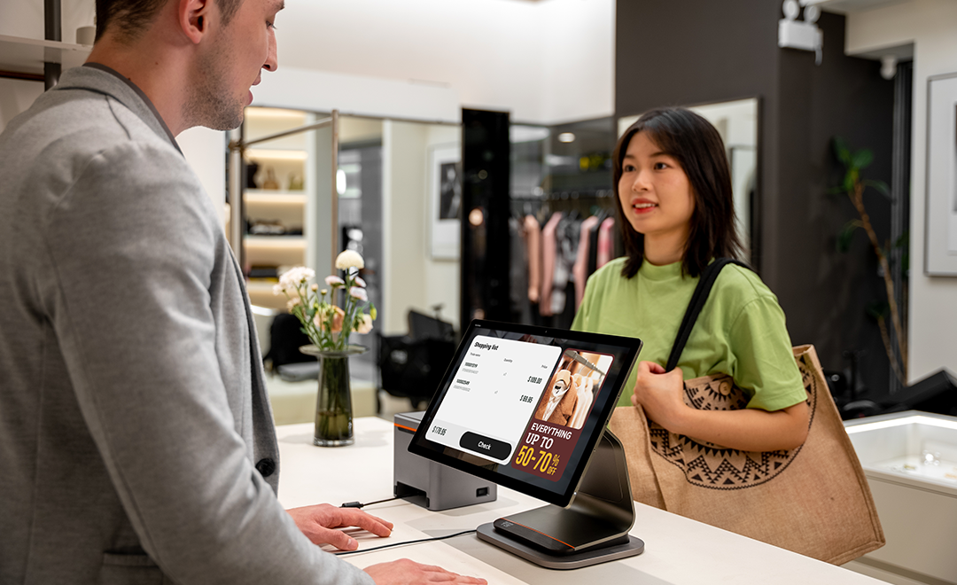 SUNMI T3 PRO customer-facing display in fashion retail